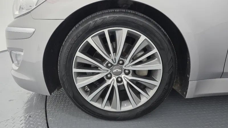 Hyundai Genesis