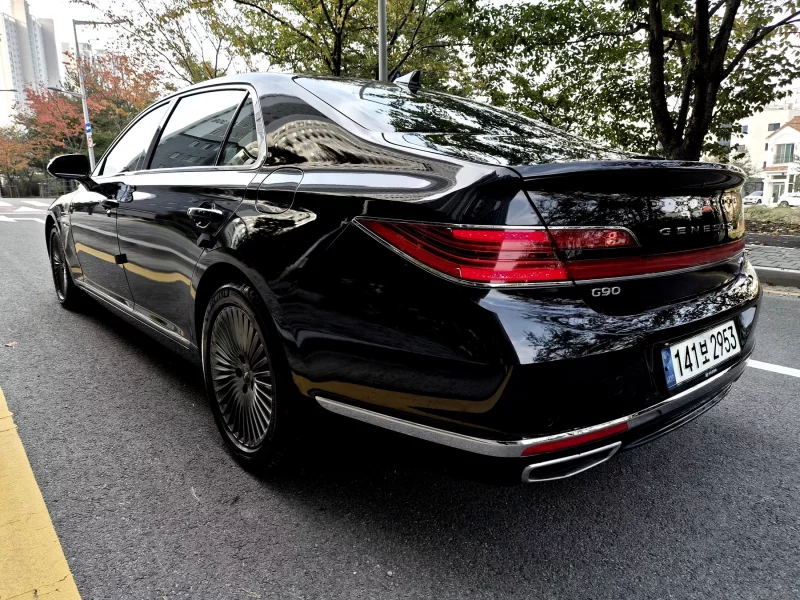 Genesis G90
