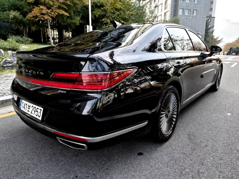 Genesis G90