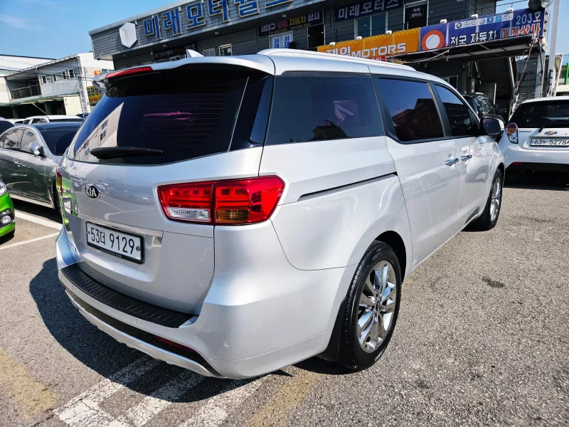 Kia Carnival