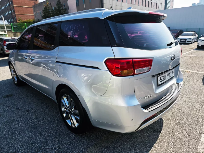Kia Carnival
