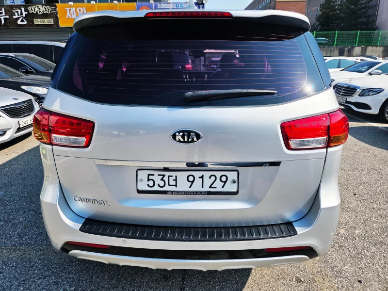 Kia Carnival