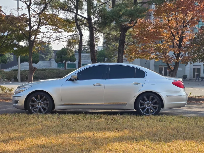 Hyundai Genesis