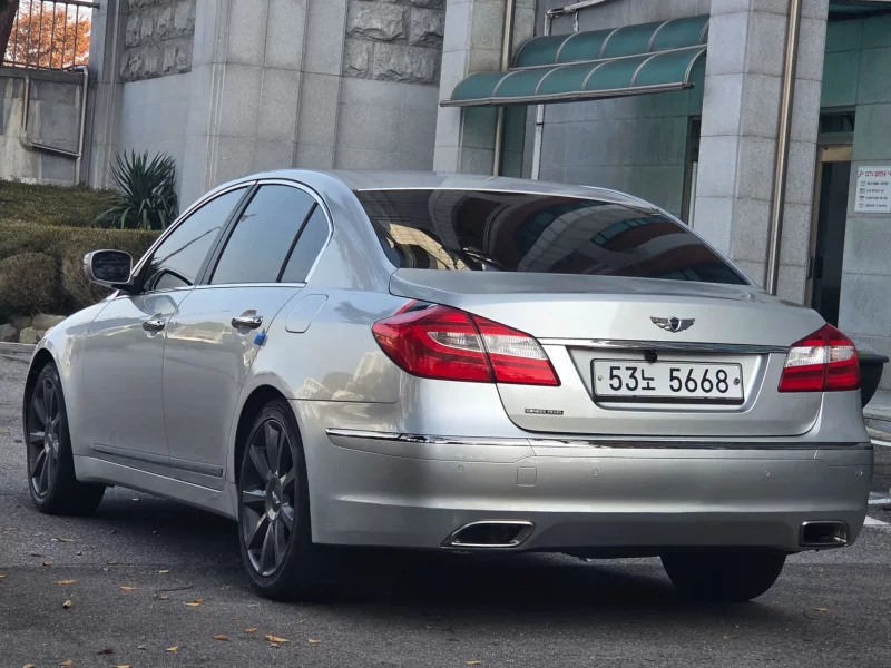 Hyundai Genesis