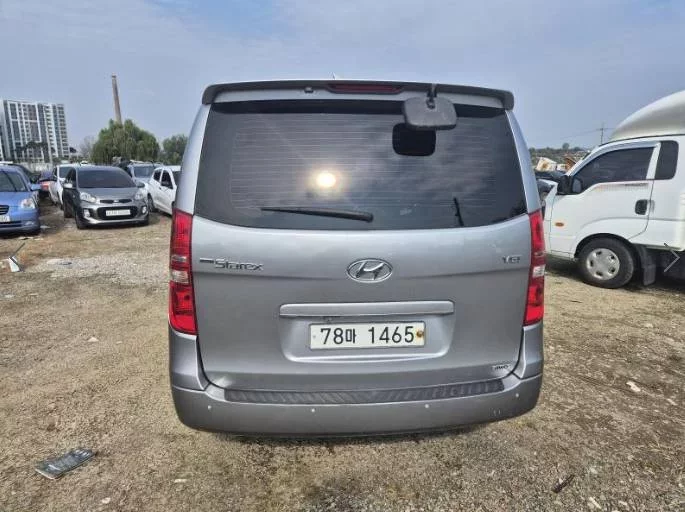 Hyundai Starex