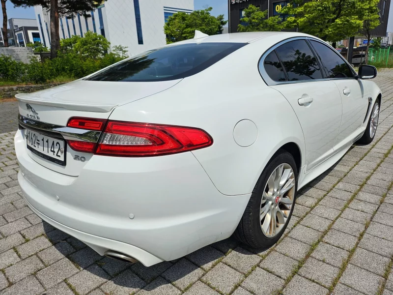 Jaguar XF
