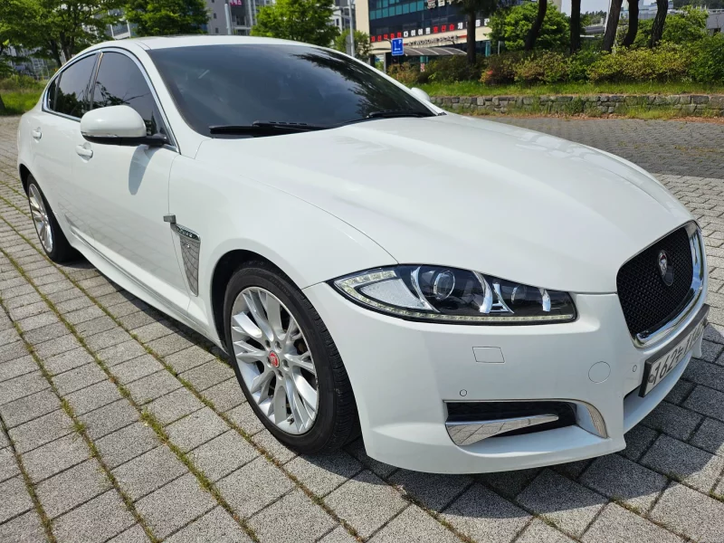 Jaguar XF