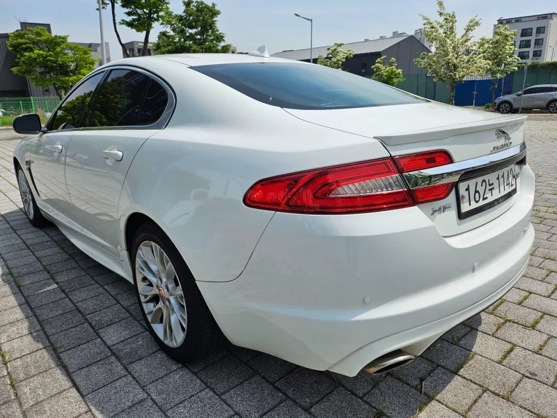 Jaguar XF