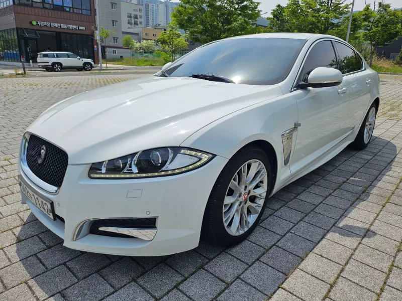 Jaguar XF