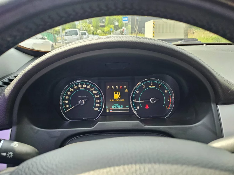 Jaguar XF