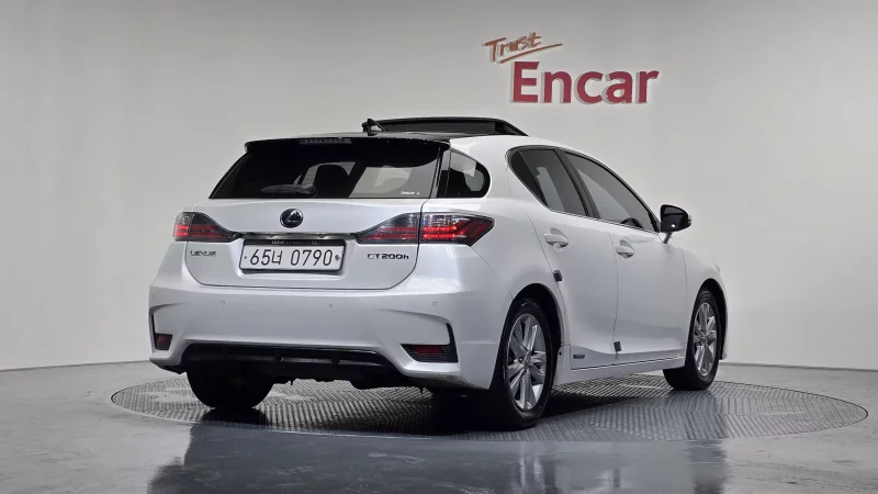 Lexus CT200h