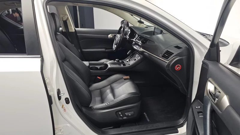 Lexus CT200h