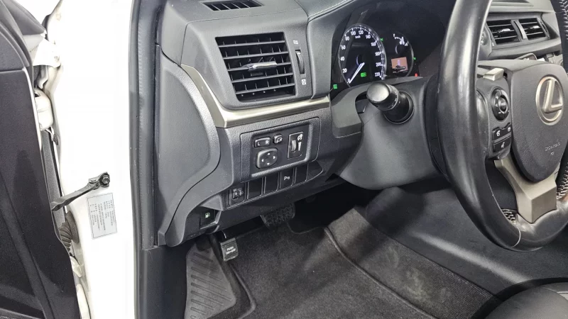 Lexus CT200h