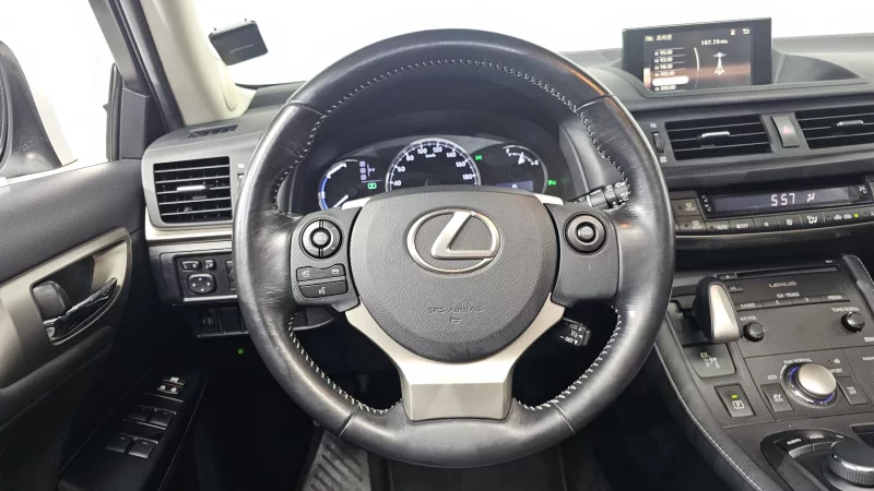 Lexus CT200h