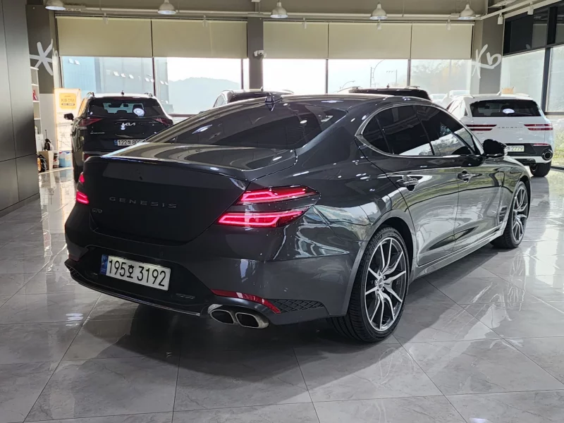 Genesis G70