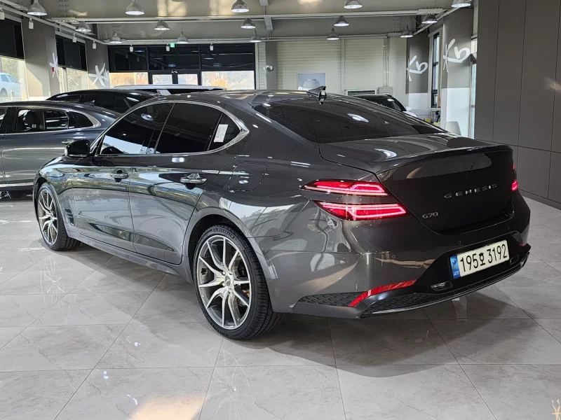 Genesis G70