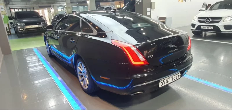 Jaguar XJ