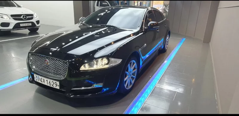 Jaguar XJ
