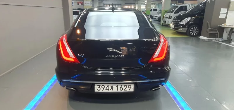 Jaguar XJ