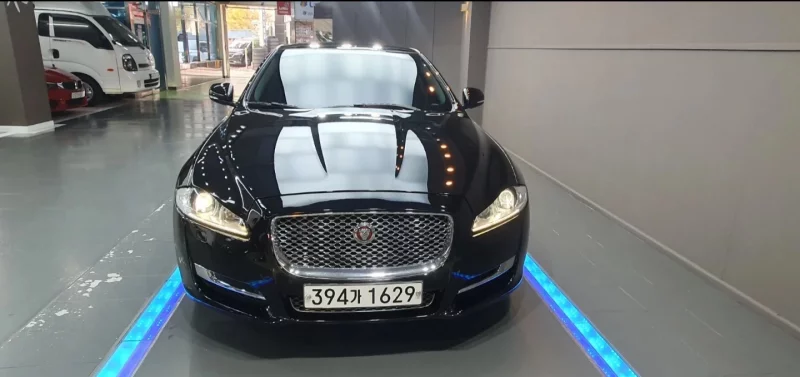 Jaguar XJ