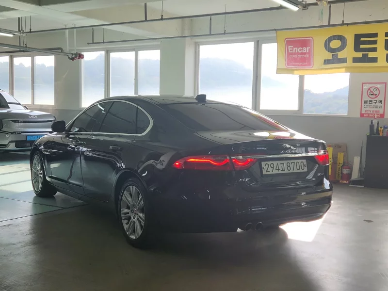 Jaguar XF