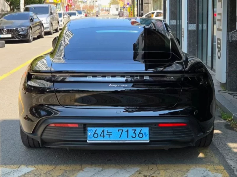 Porsche TAYCAN