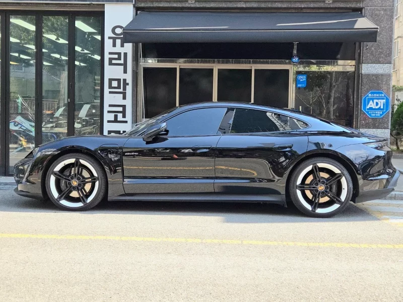 Porsche TAYCAN