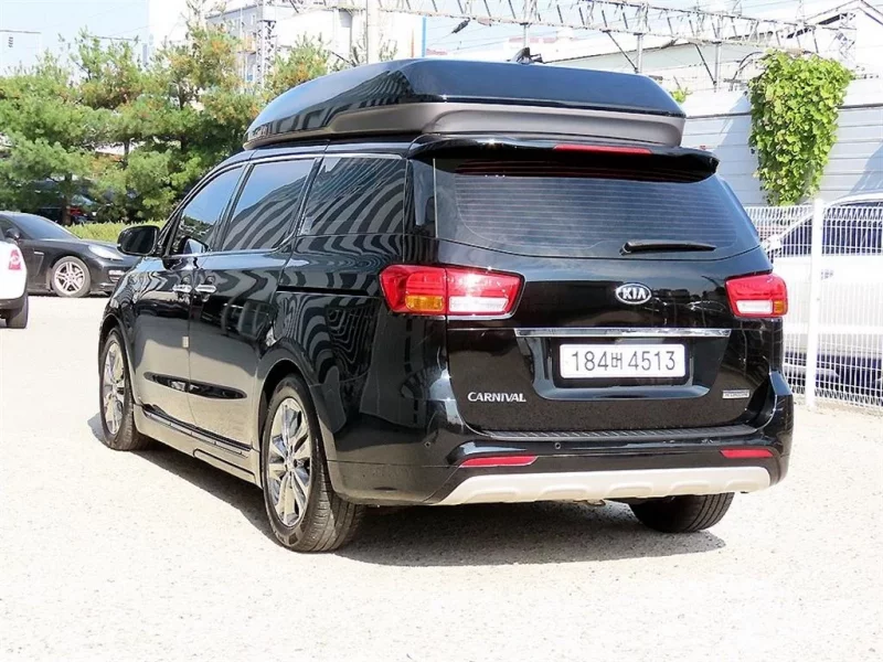 Kia Carnival