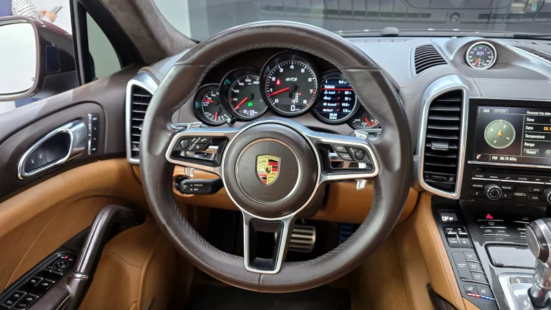 Porsche CAYENNE