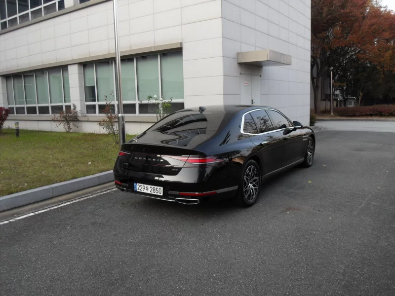 Genesis G90
