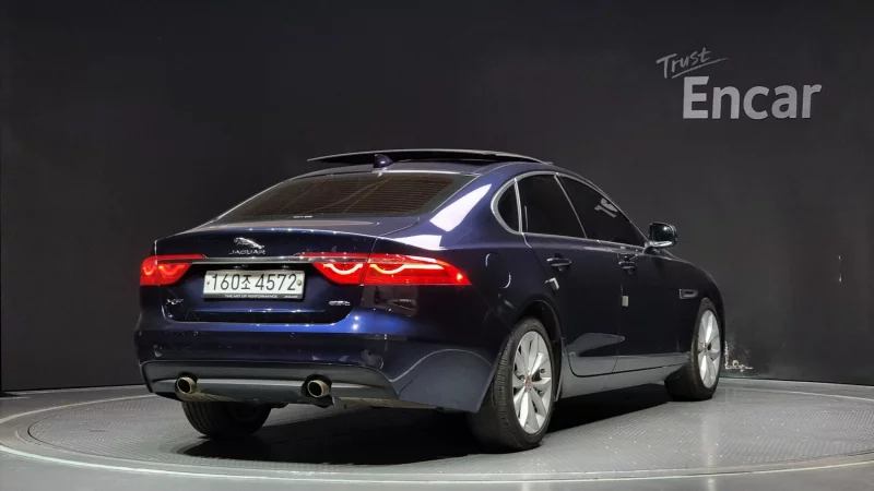 Jaguar XF