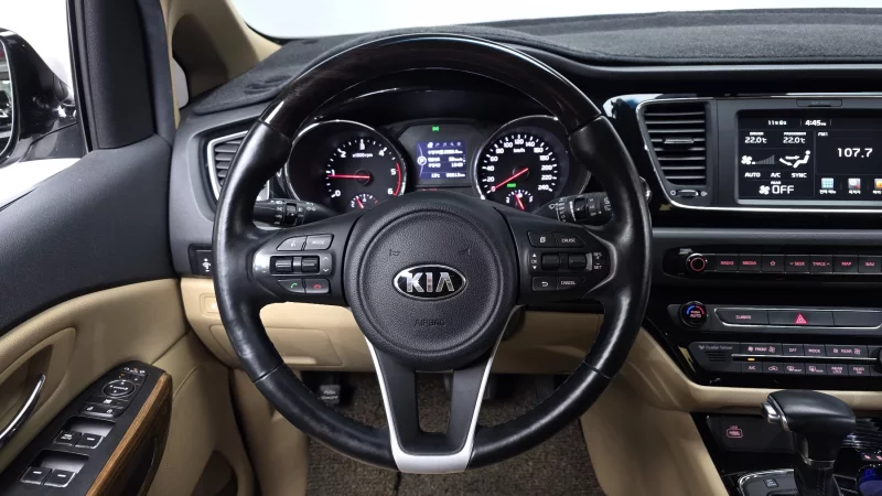 Kia Carnival