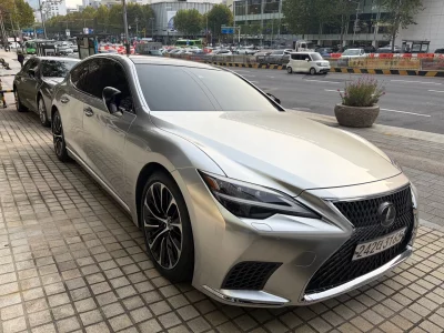 Lexus LS
