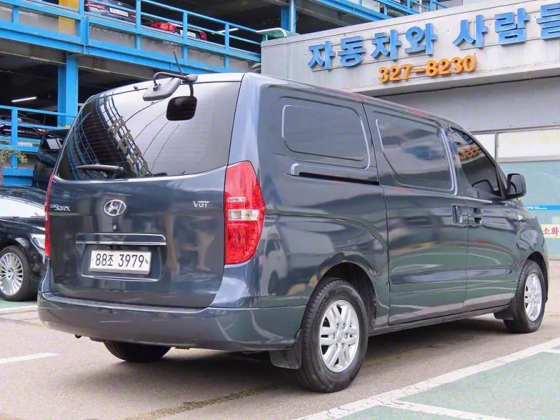 Hyundai Starex