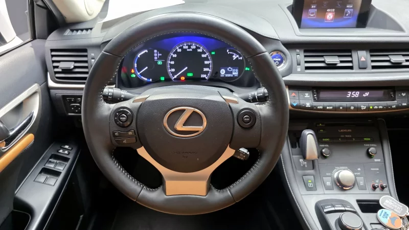 Lexus CT200h