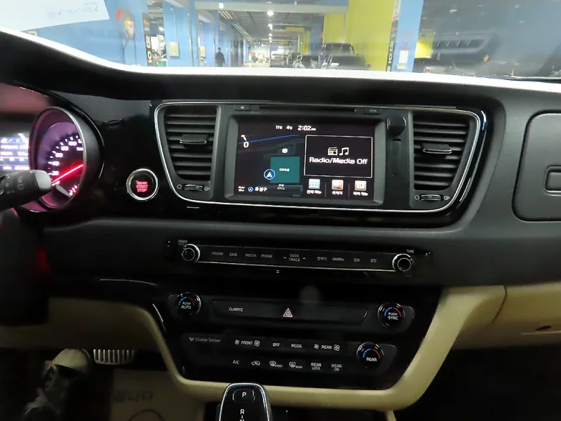 Kia Carnival