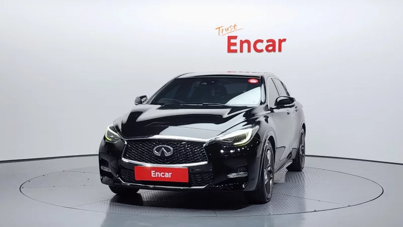 Infiniti Q30