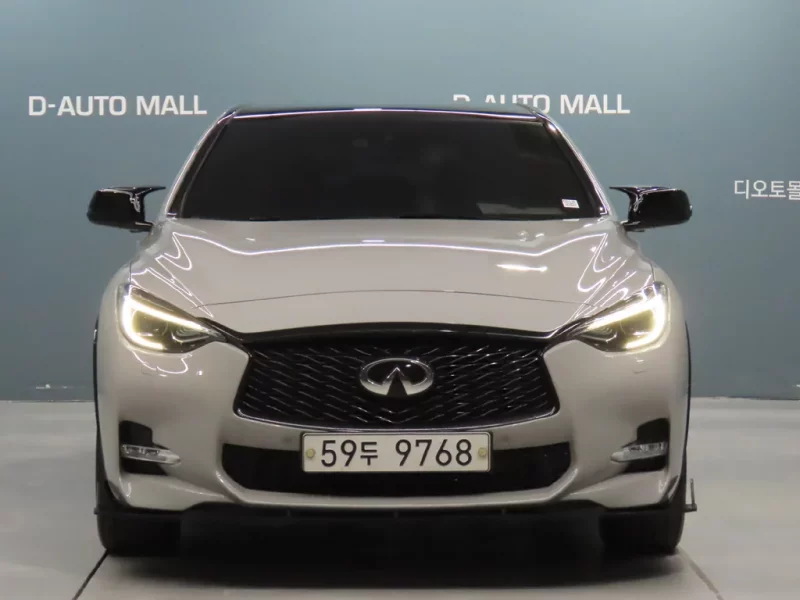 Infiniti Q30