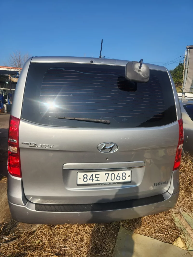 Hyundai Starex