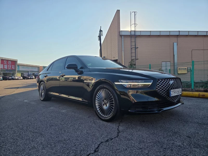 Genesis G90