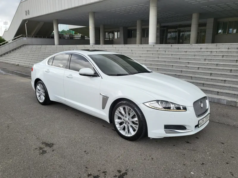 Jaguar XF