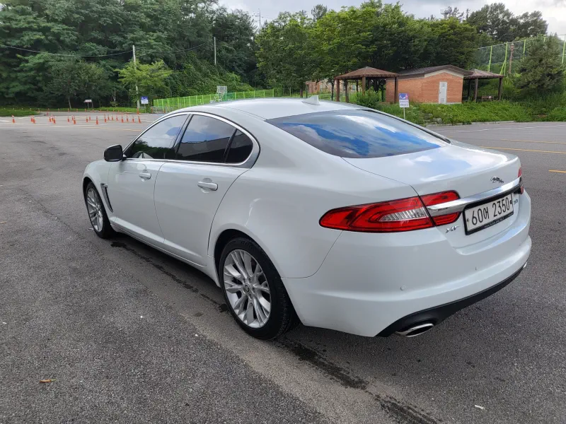 Jaguar XF