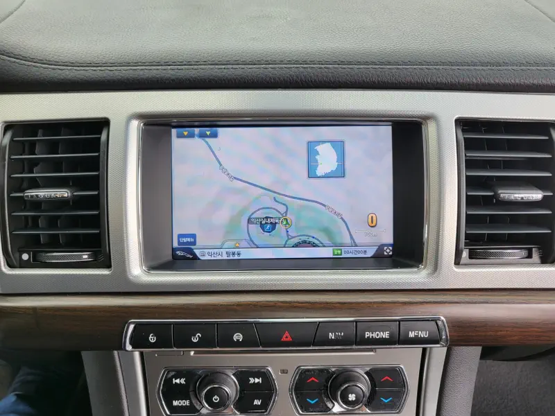 Jaguar XF