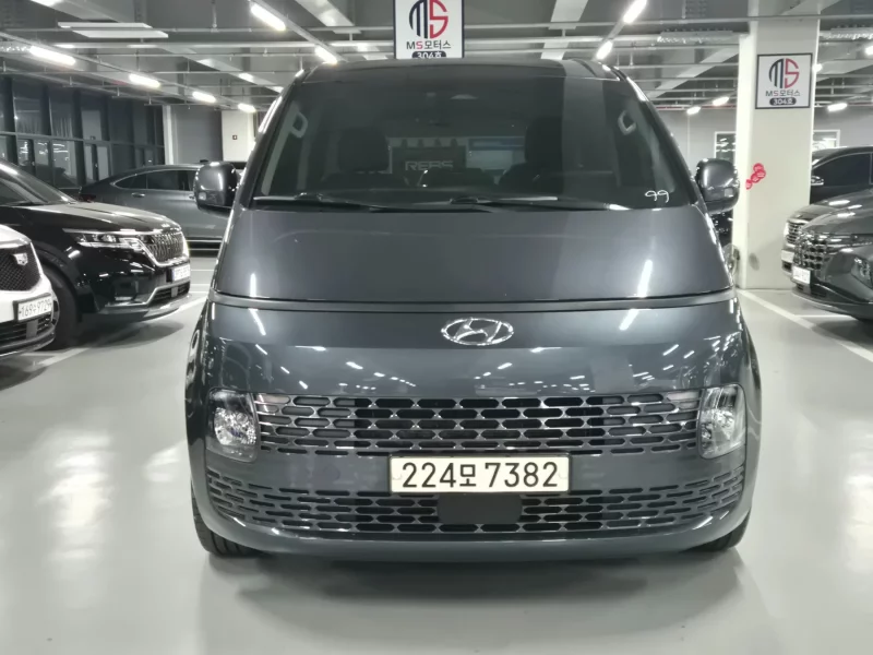 Hyundai Staria