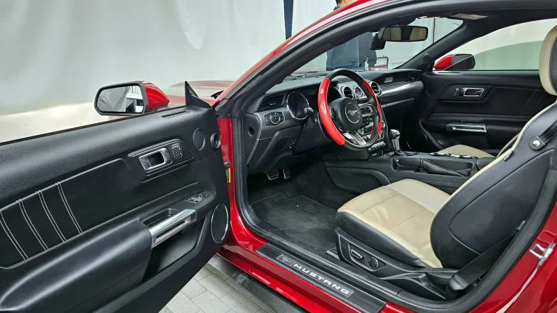 Ford MUSTANG