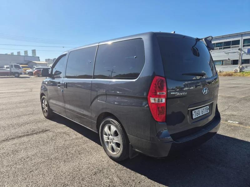 Hyundai Starex