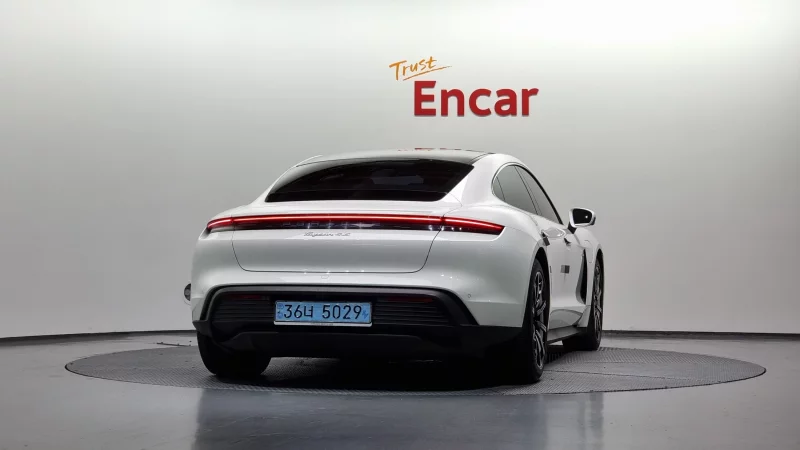 Porsche TAYCAN