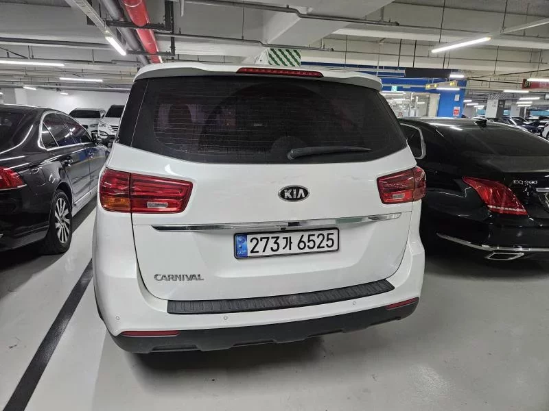 Kia Carnival