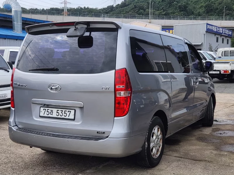 Hyundai Starex
