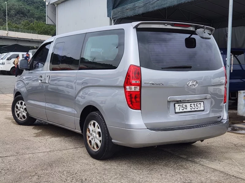 Hyundai Starex